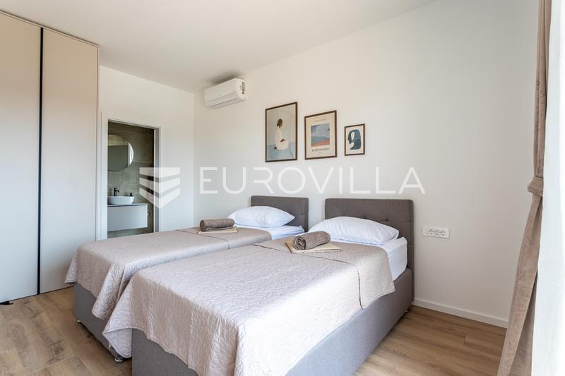 Brodarica, modern villa úszómedencével, 283,62 m² - 28