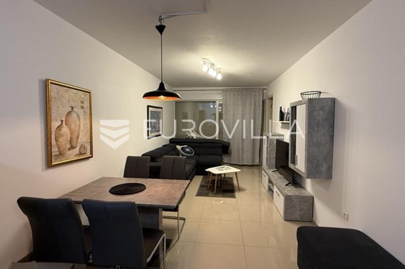 Moderno apartamento de dos dormitorios en Pjescana Uvala, a 100 metros del mar - 31