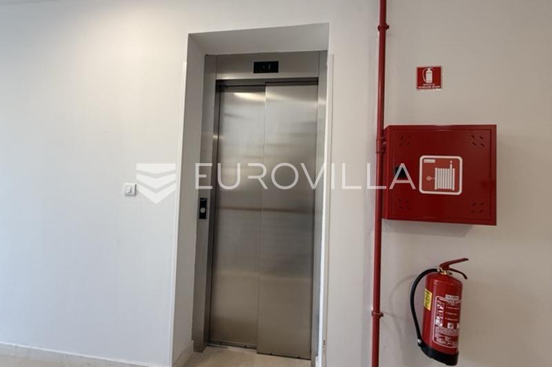 Moderno apartamento de dos dormitorios en Pjescana Uvala, a 100 metros del mar - 33