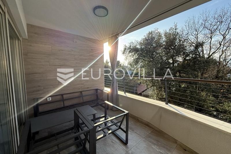 Moderno apartamento de dos dormitorios en Pjescana Uvala, a 100 metros del mar - 20