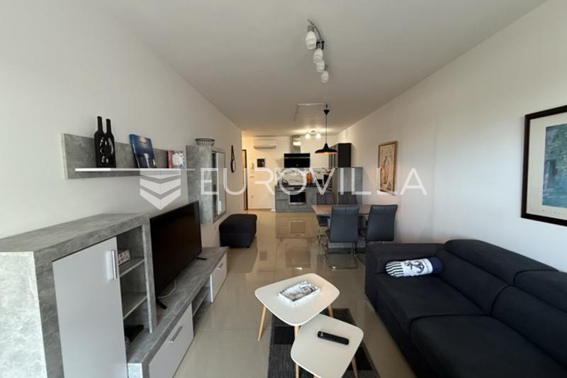 Moderno apartamento de dos dormitorios en Pjescana Uvala, a 100 metros del mar - 22