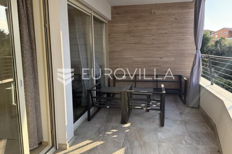 Moderno apartamento de dos dormitorios en Pjescana Uvala, a 100 metros del mar - 17