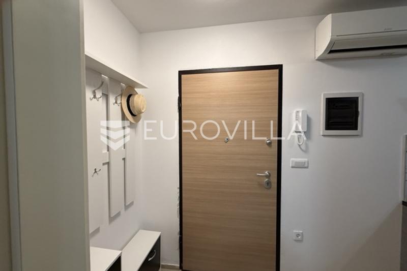 Moderno apartamento de dos dormitorios en Pjescana Uvala, a 100 metros del mar - 29
