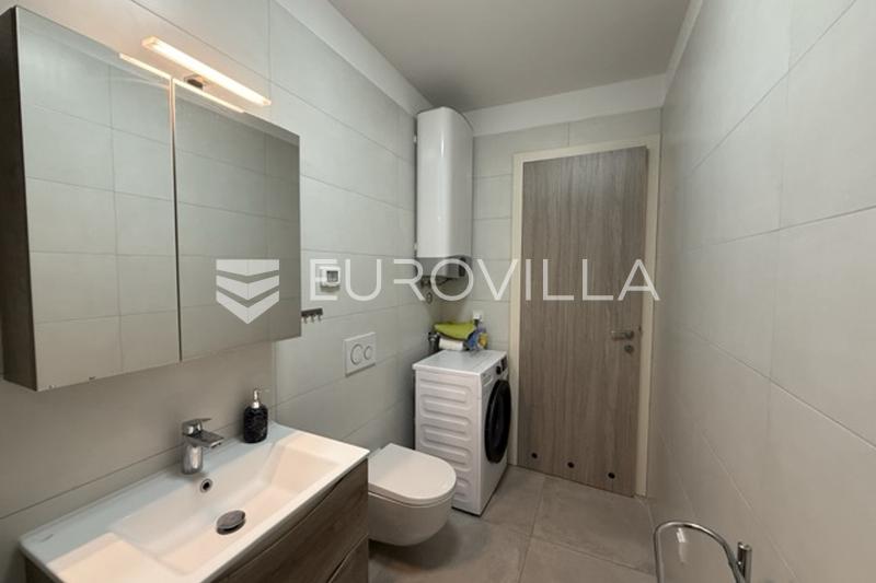 Moderno apartamento de dos dormitorios en Pjescana Uvala, a 100 metros del mar - 25