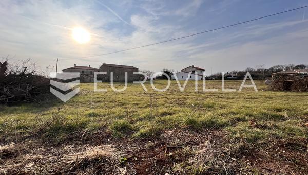 Marčana, Loborika - terreno para construção de 501 m² numa excelente localização com acesso por estrada