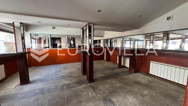 Slavonski Brod, CENTRO - Espacio Comercial, 165 m²