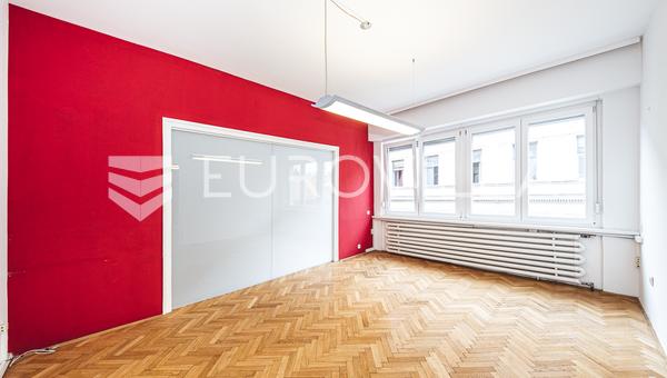 Zagreb, Center, spacious three-room apartment/office 103 m² in a prestigious location