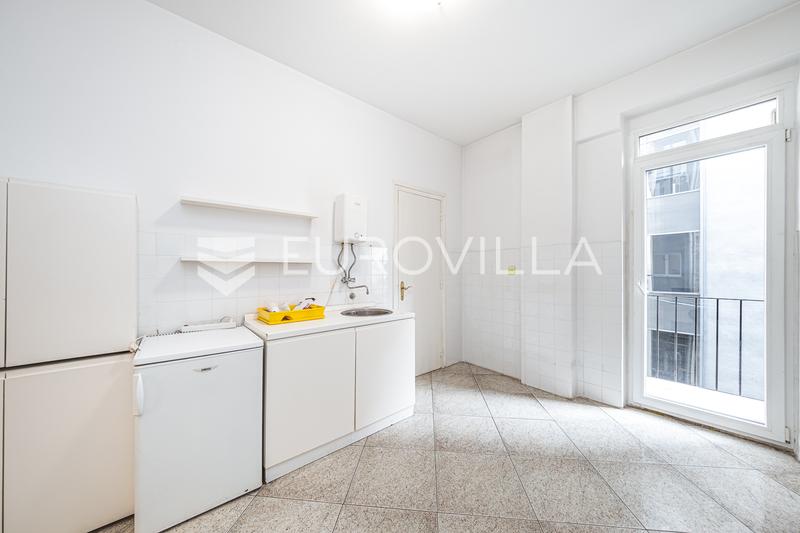 Zagreb, Center, spacious three-room apartment/office 103 m² in a prestigious location