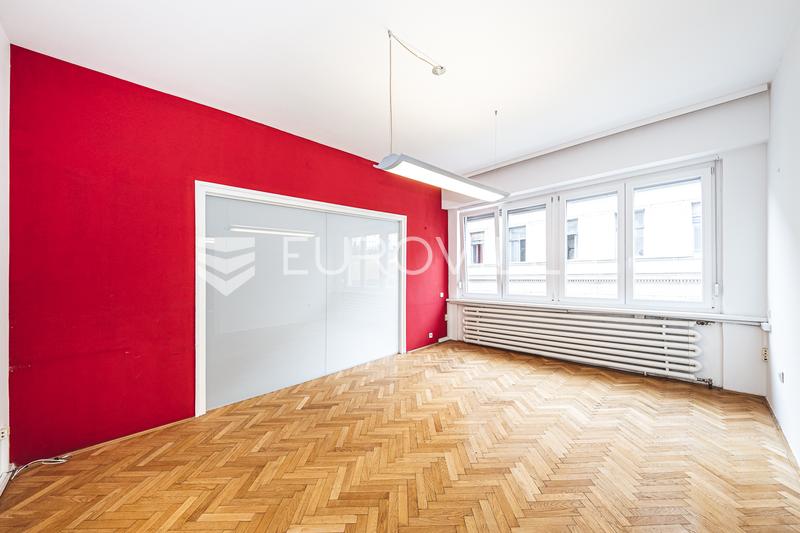 Zagreb, Center, spacious three-room apartment/office 103 m² in a prestigious location