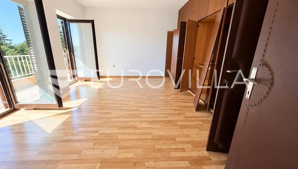 Krk, Mesto Krk, ZA NAJEM, center mesta, poslovni prostor 150 m², vrt