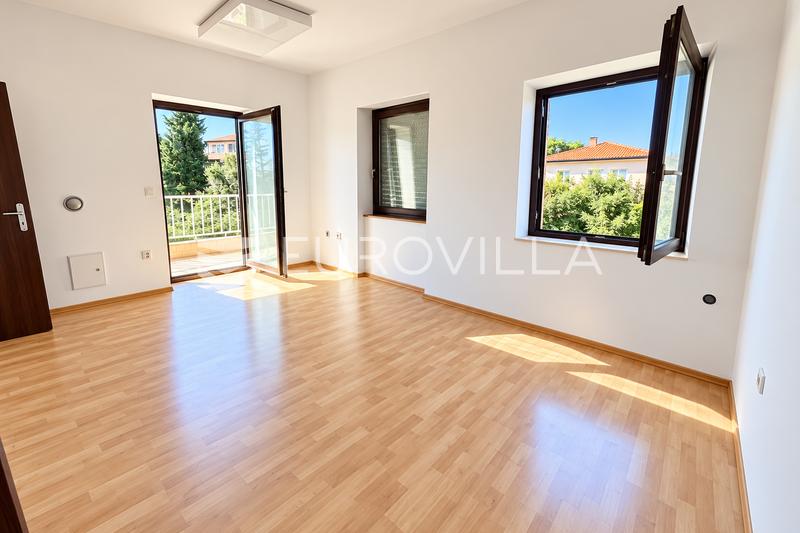 Krk, Mesto Krk, ZA NAJEM, center mesta, poslovni prostor 150 m², vrt - 3