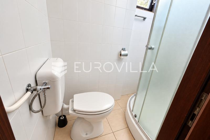 Krk, Mesto Krk, ZA NAJEM, center mesta, poslovni prostor 150 m², vrt - 14