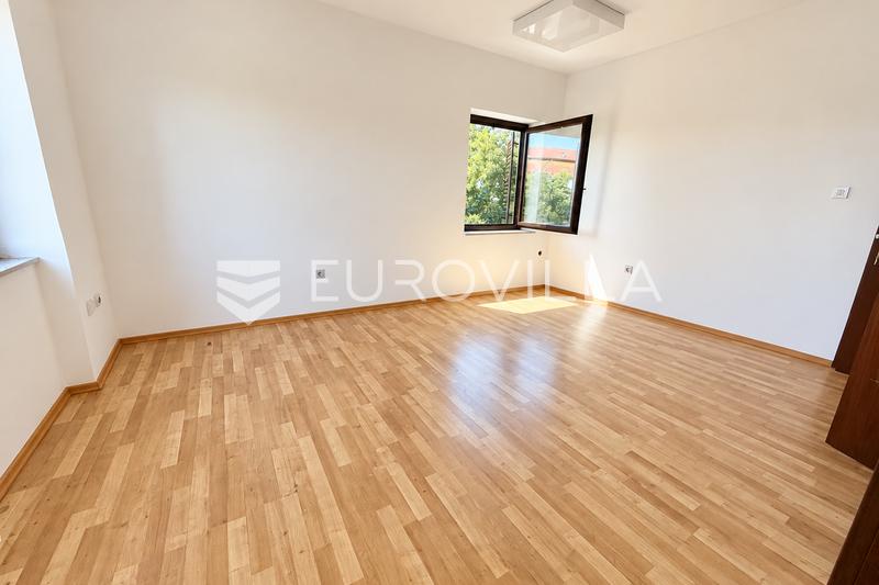 Krk, Mesto Krk, ZA NAJEM, center mesta, poslovni prostor 150 m², vrt - 11