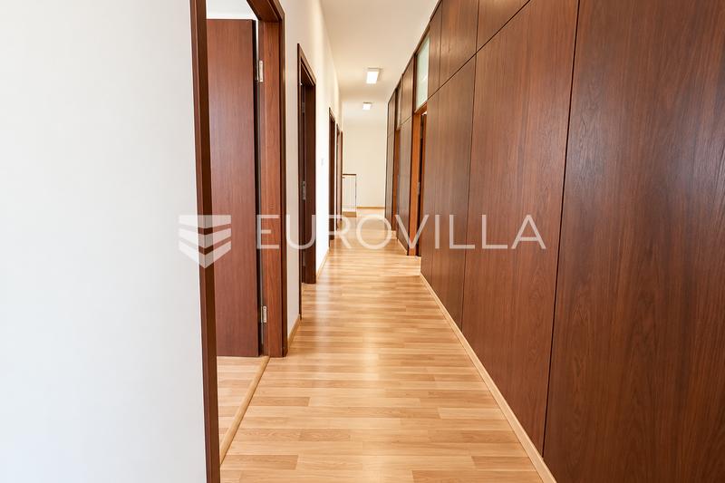 Krk, Mesto Krk, ZA NAJEM, center mesta, poslovni prostor 150 m², vrt - 8