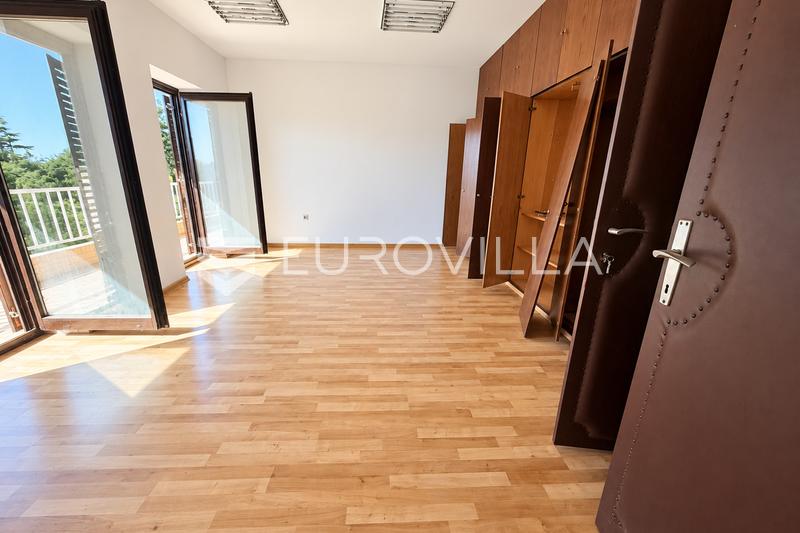 Krk, Mesto Krk, ZA NAJEM, center mesta, poslovni prostor 150 m², vrt - 1