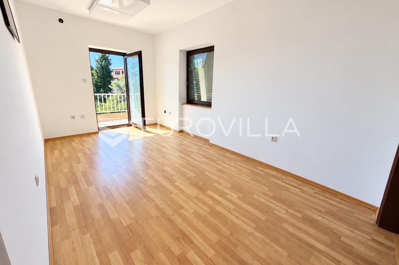 Krk, Mesto Krk, ZA NAJEM, center mesta, poslovni prostor 150 m², vrt - 9