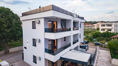 Istria, Medulin, villa bifamiliare con piscina in affitto a lungo termine