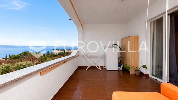 Crikvenica, apartamento de un dormitorio con una amplia terraza, vistas y aparcamiento