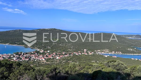 Zadar, ilha de Ist, terreno para construção, primeira fila do mar.