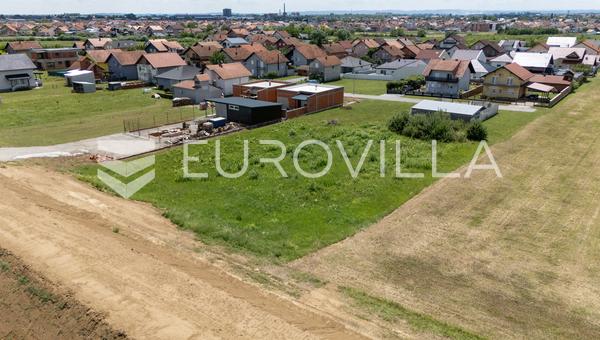 Zurbanizowana działka, Kolonija