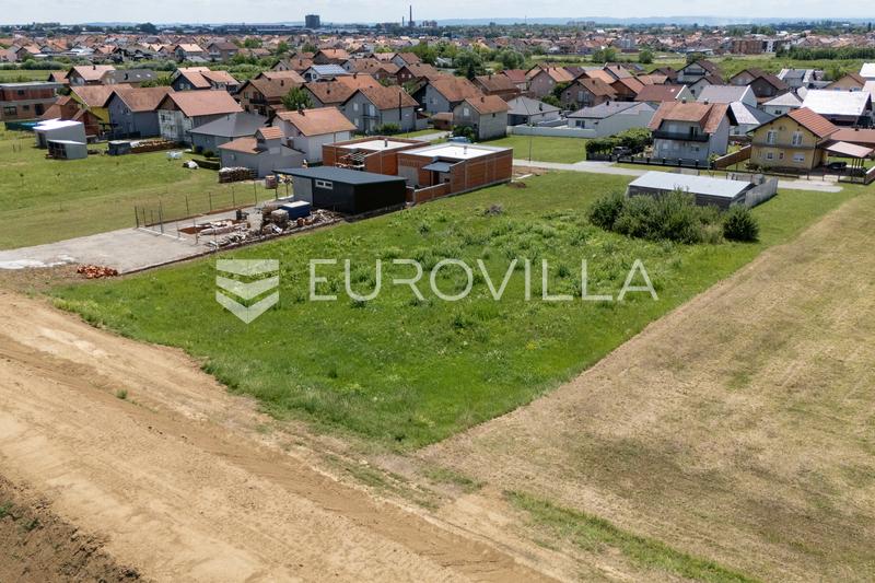 Urbanizált telek, Kolonija - 1