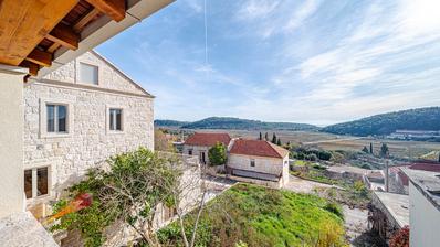 Otok Korčula, Čara, kamena kuća u centru mjesta