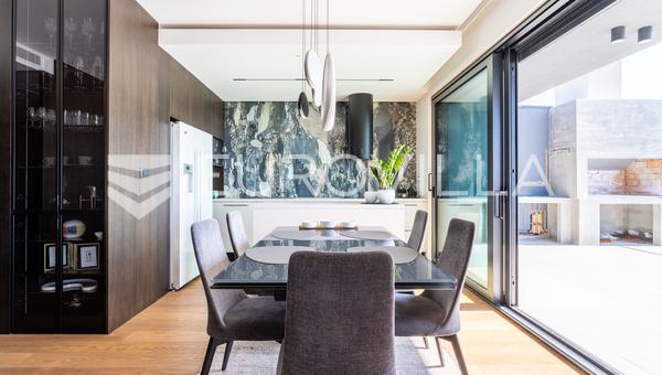Split, Žnjan, luksuzan trosoban penthouse s otvorenim pogledom na more, parking, jacuzzi