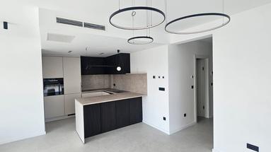 Kaštel Stari, luksuzno trisobno stanovanje 120,9 m² z veliko teraso in vrtom