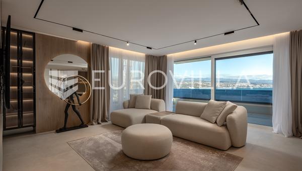 Opatija, luksuzan četverosoban stan s pogledom na more 138 m²