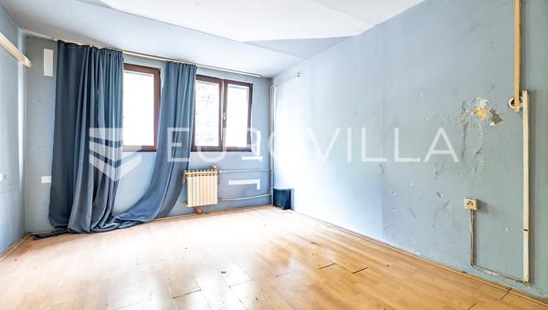 Zagreb, Lanište - Spacious Three-Room Apartment, 67 m², Ideal for Renovation