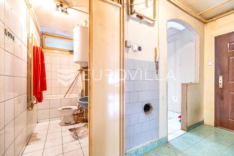 Zagreb, Lanište - Spacious Three-Room Apartment, 67 m², Ideal for Renovation - 5