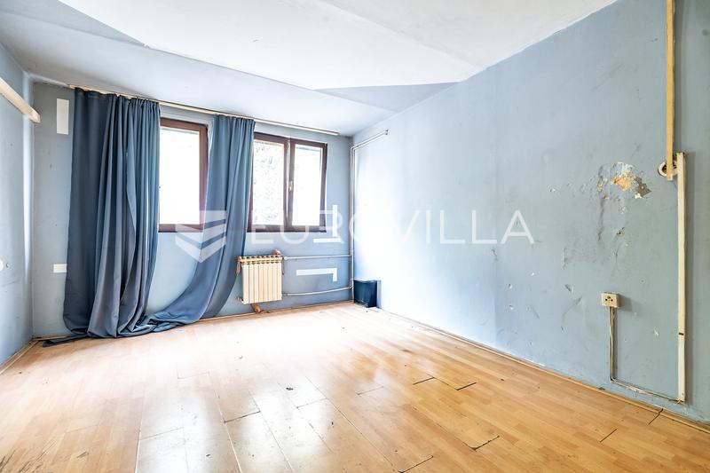 Zagreb, Lanište - Spacious Three-Room Apartment, 67 m², Ideal for Renovation - 1