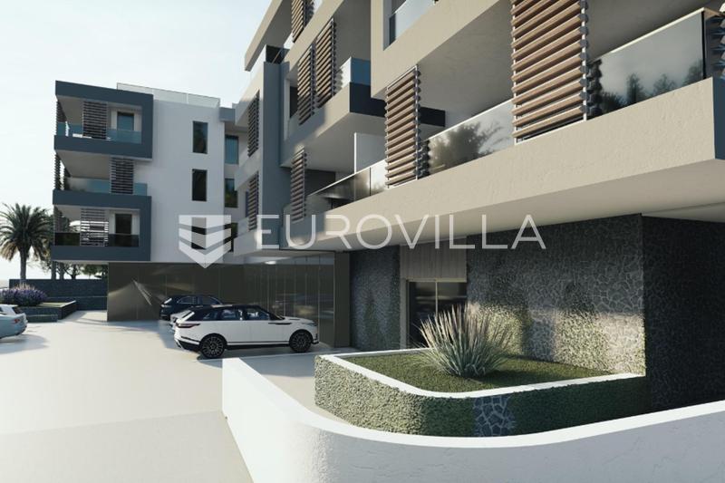 Split, Podstrana | one-bedroom apartment on the first floor with a garage parking space