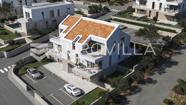 Brač, Supetar, dvosoban penthouse s predivnim pogledom