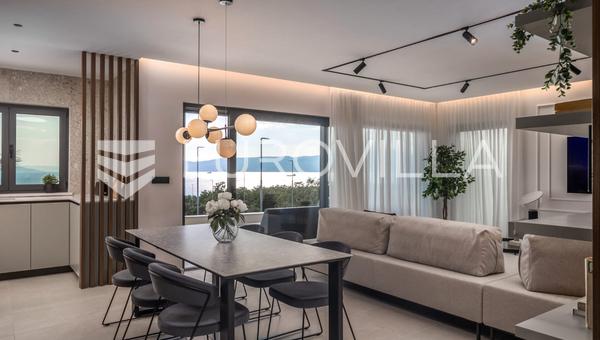 Kostrena'da, özel havuzlu lüks dört odalı daire, NKP 134 m2