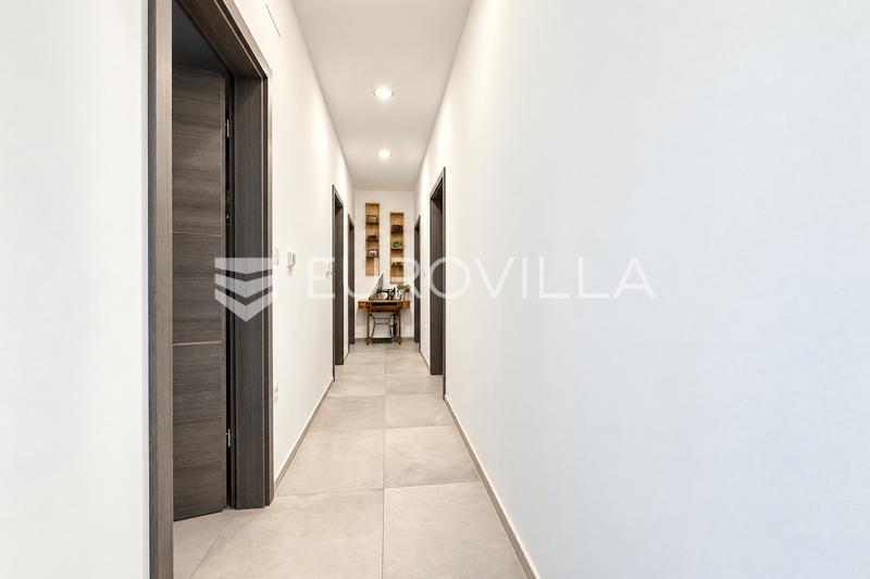 Pula, Valdebek, ático bellamente decorado con logia, dos plazas de aparcamiento cubiertas, 115,22 m² - 11