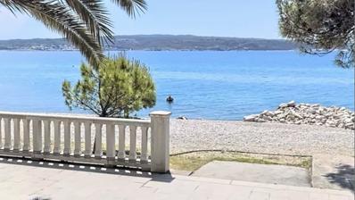 Crikvenica, denize sıfır konumda, 100 m², üç yatak odalı daire