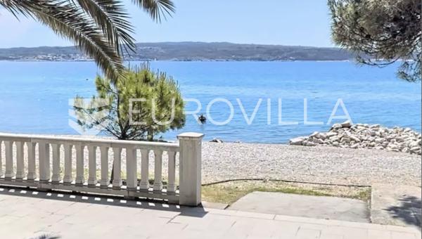 Crikvenica, három hálószobás lakás az első sorban a tengernél, 100 m²