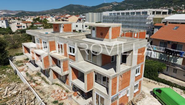 Kastel Luksic, třípokojový penthouse se střešní terasou a dvěma parkovacími místy