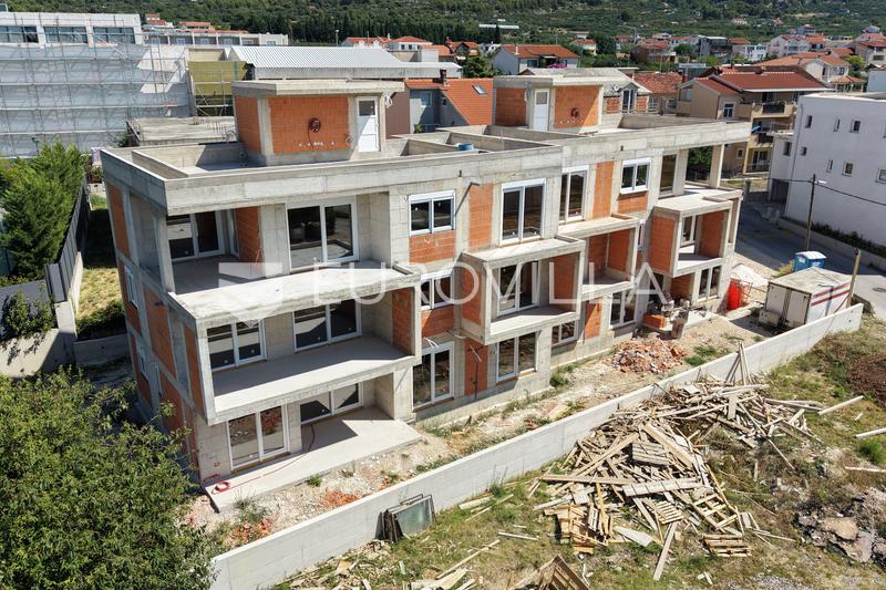 Kastel Luksic, penthouse de trois pièces avec terrasse sur le toit et deux places de parking - 4