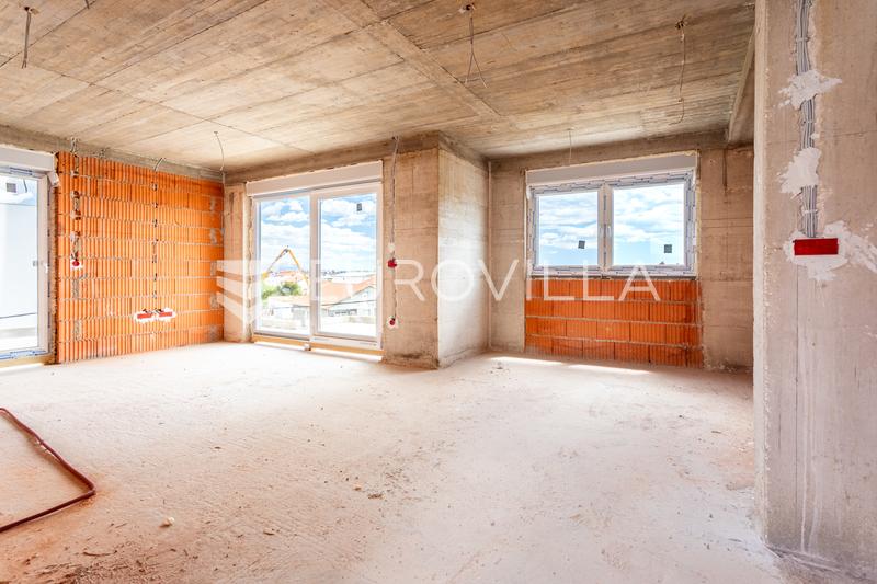 Kastel Luksic, penthouse de trois pièces avec terrasse sur le toit et deux places de parking - 15