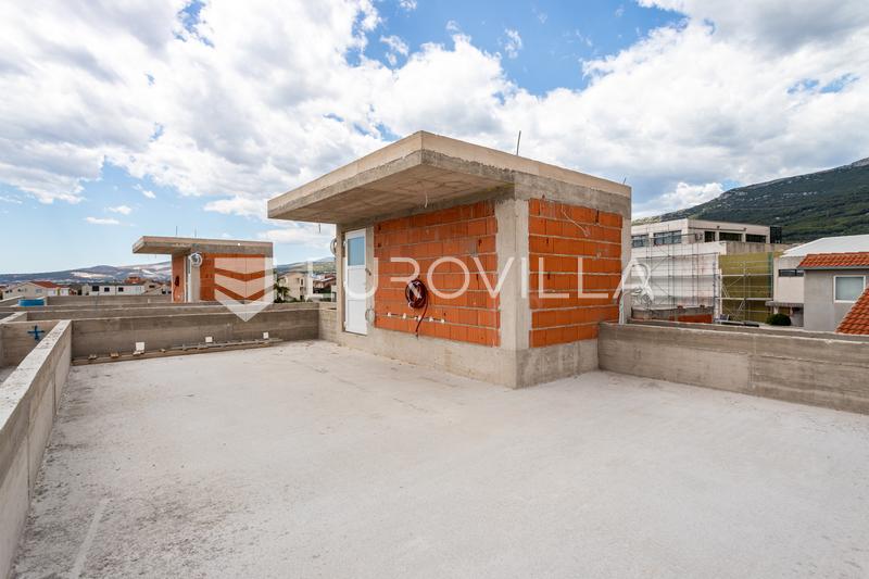 Kastel Luksic, penthouse de trois pièces avec terrasse sur le toit et deux places de parking - 31