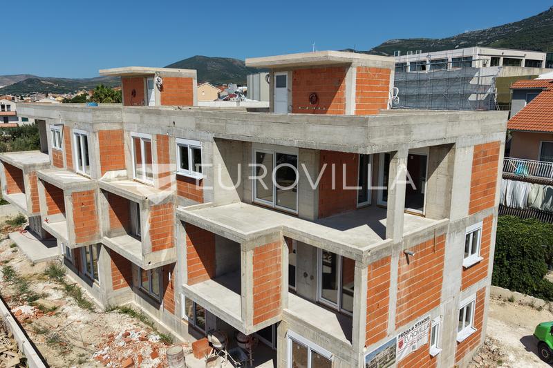 Kastel Luksic, penthouse de trois pièces avec terrasse sur le toit et deux places de parking - 5
