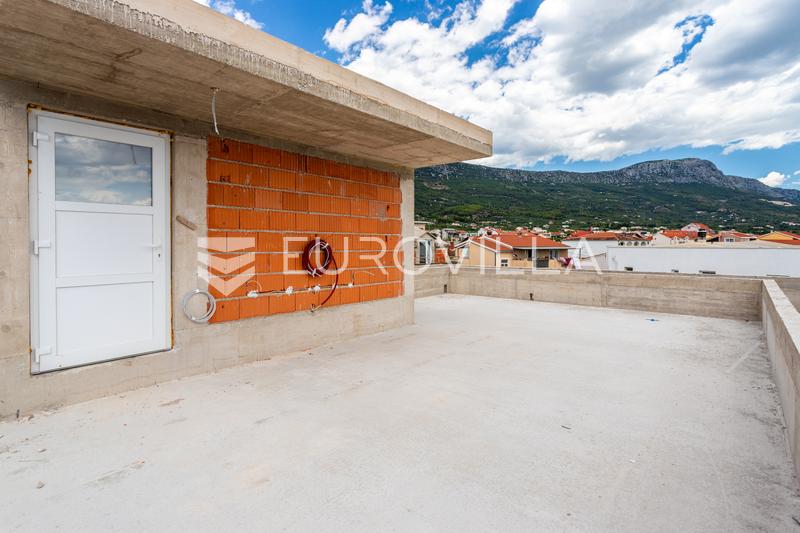 Kastel Luksic, penthouse de trois pièces avec terrasse sur le toit et deux places de parking - 29