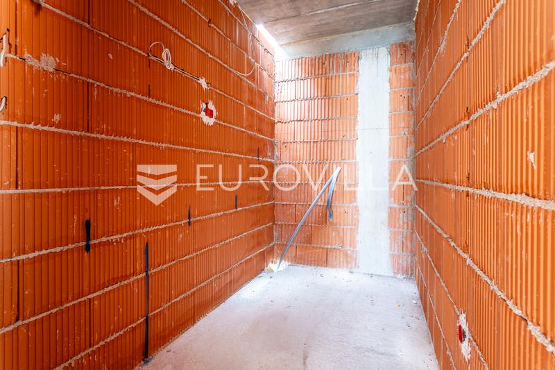 Kastel Luksic, penthouse de trois pièces avec terrasse sur le toit et deux places de parking - 21