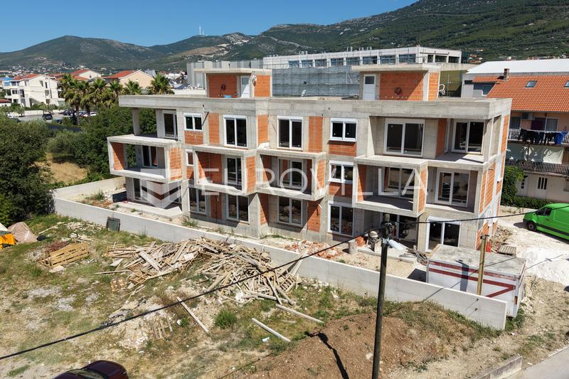 Kastel Luksic, penthouse de trois pièces avec terrasse sur le toit et deux places de parking - 3