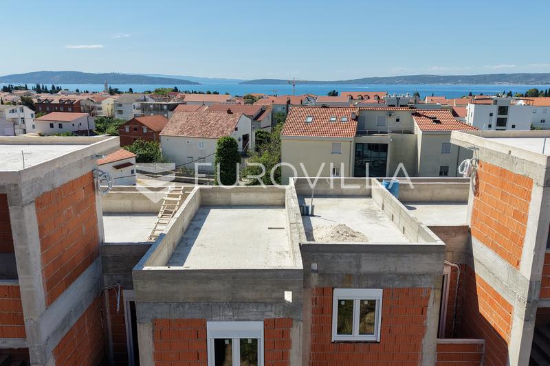 Kastel Luksic, penthouse de trois pièces avec terrasse sur le toit et deux places de parking - 10