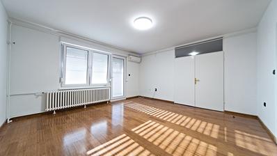 Osijek, Centre-ville - Appartement rénové à vendre, 101 m².