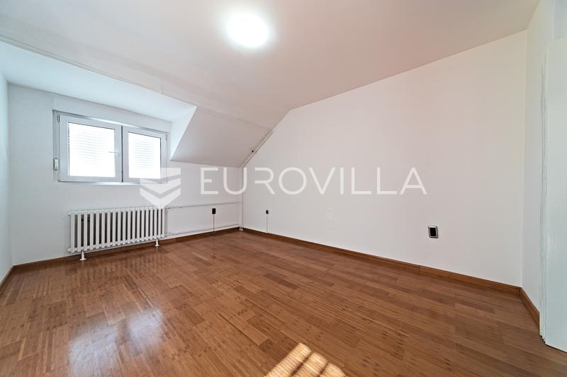 Osijek, Centar, prodaje se uređen stan površine 101 m² - 19