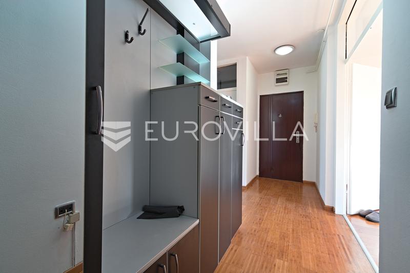 Osijek, Centar, prodaje se uređen stan površine 101 m² - 16